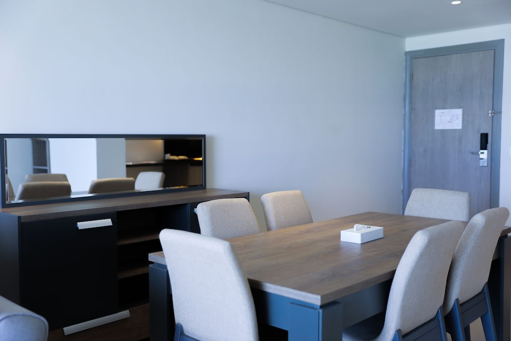 Family Suite (Sea Panoramic) - Photo 2