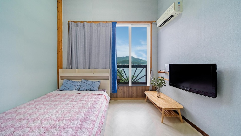 Basic Room, 1 Bedroom (203(Oceanview)) - Photo 10