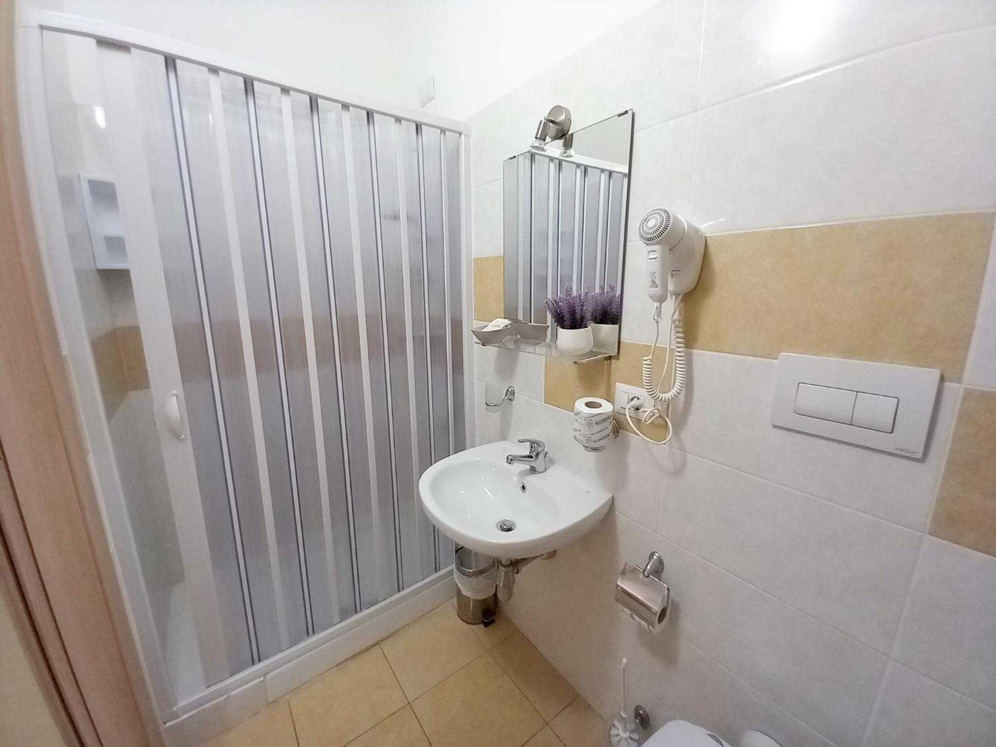 Economy Triple Room photo 1