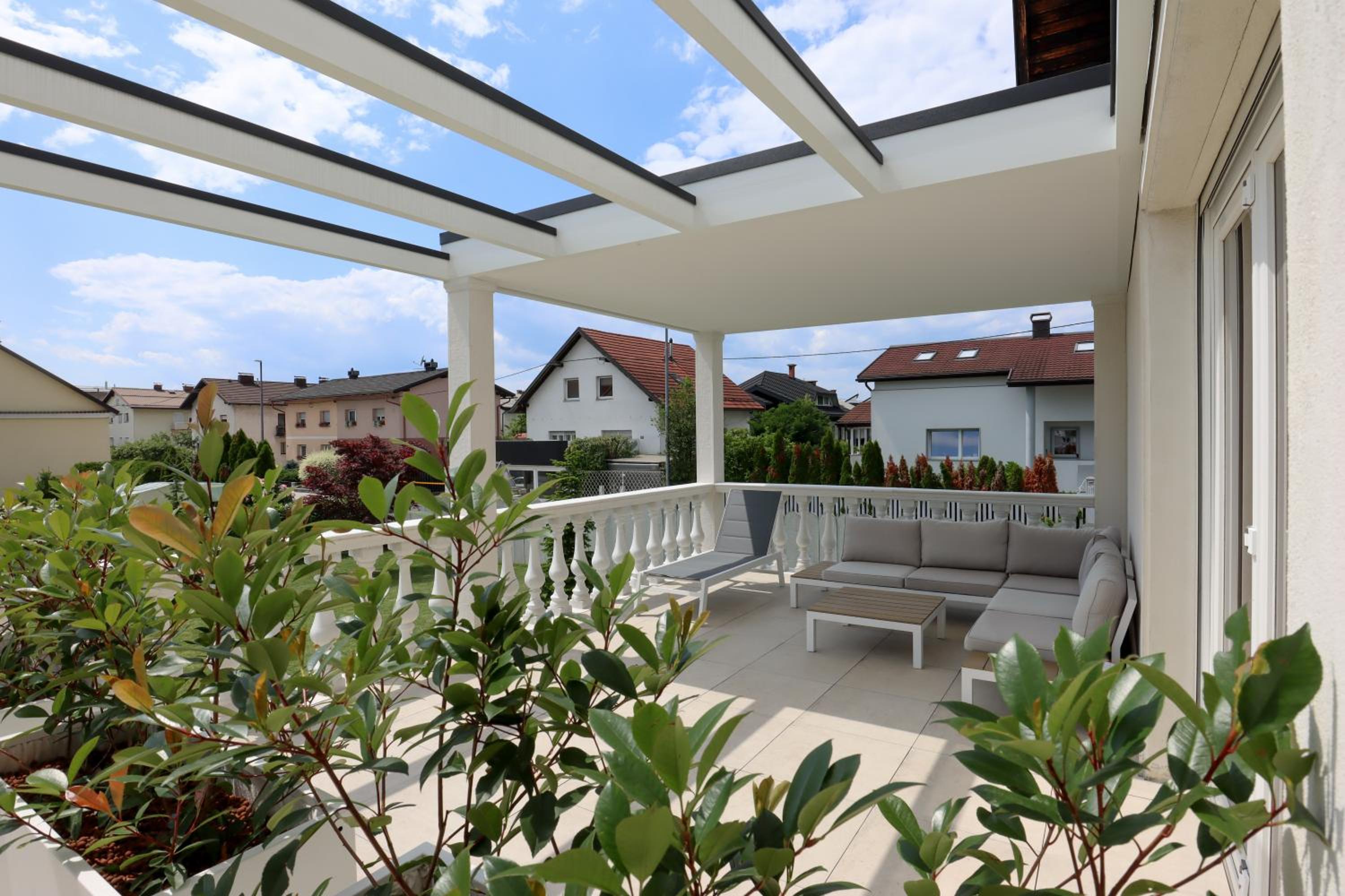 Deluxe Studio with Terrace and Private Bathroom - Photo 5