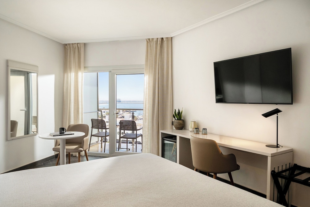 The Innside Connecting Room Harbour View (2+4)