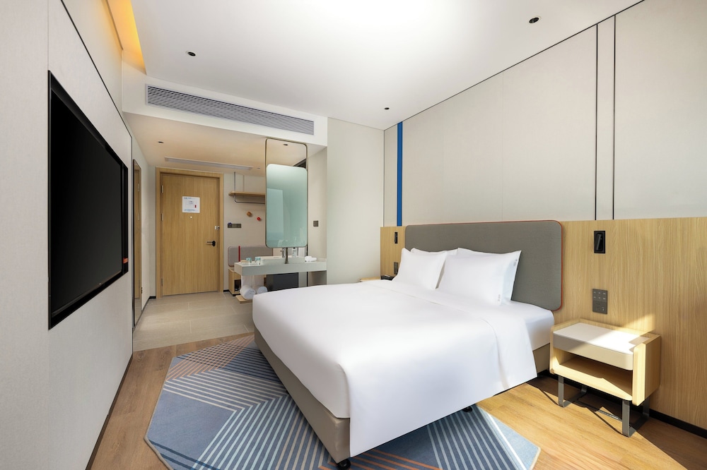 Standard Room, 1 King Bed