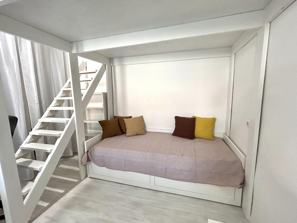 Apartment photo 2