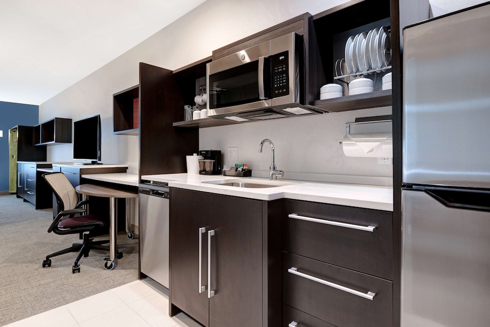 Suite, 1 King Bed, Accessible (Mobility, 3x3 Shower) - Photo 10