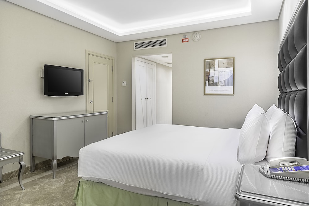 Suite, 1 King Bed, City View