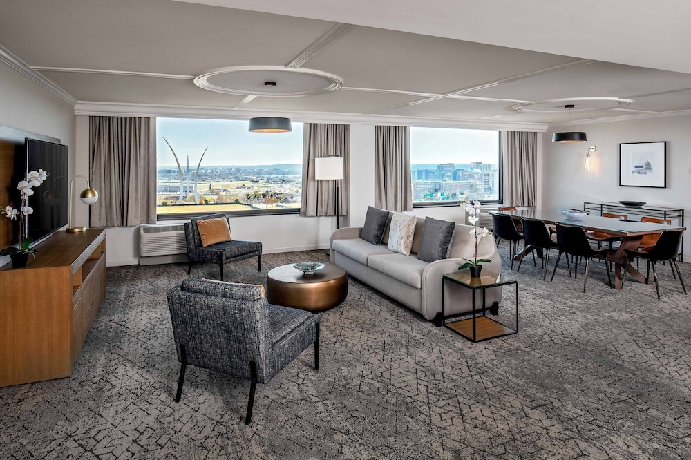 Suite, 1 Bedroom - Photo 4