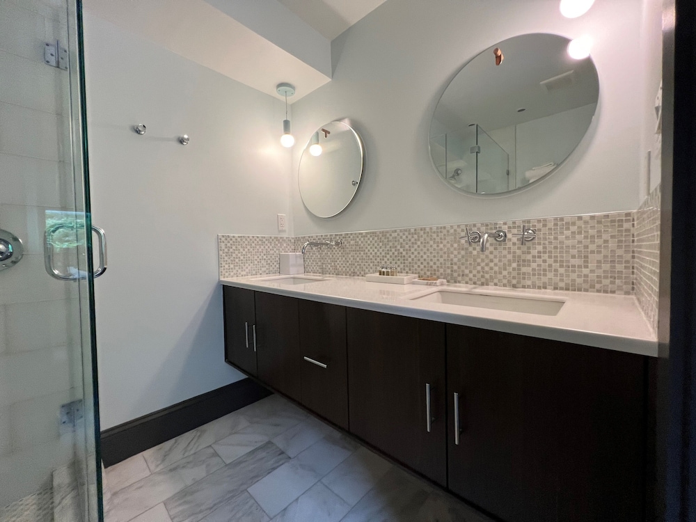 The Poppy Suite