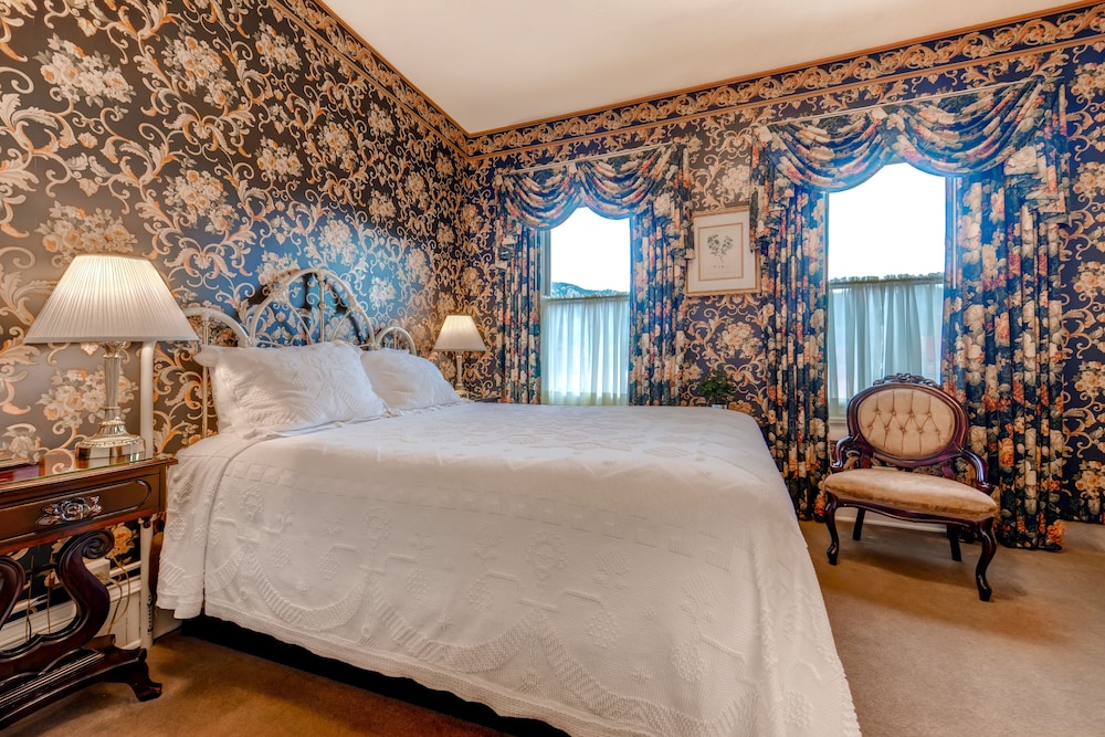 Signature Room, 1 Queen Bed - Photo 3