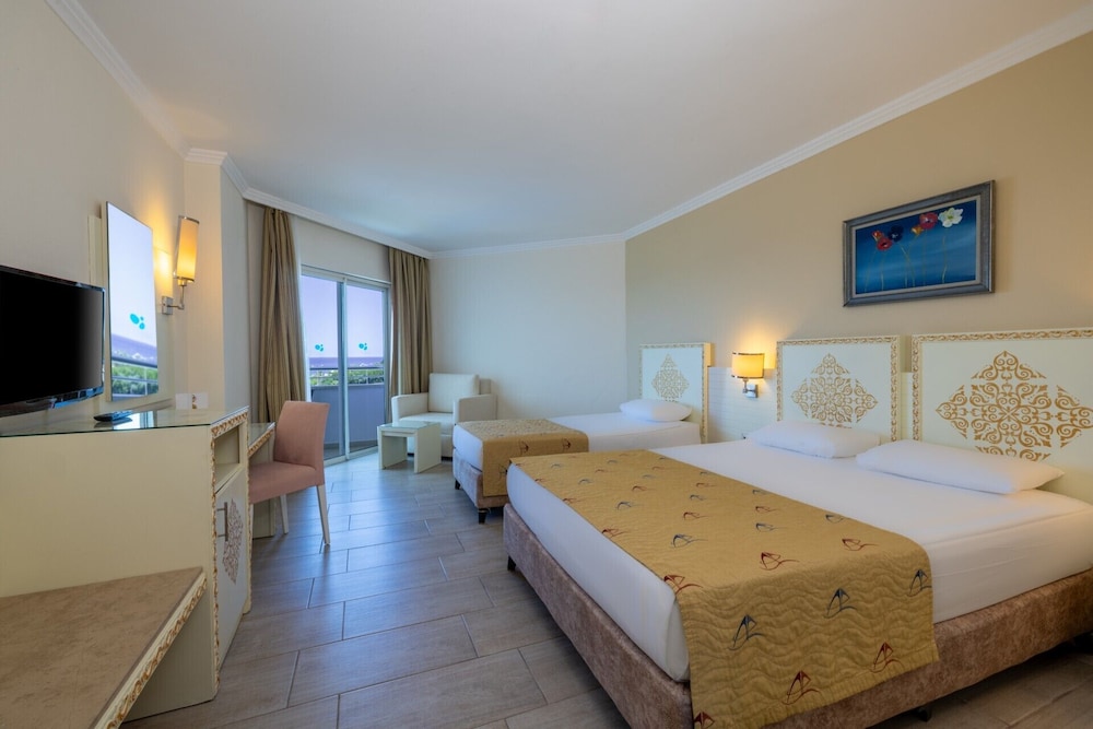 Standard Room, Partial Sea View photo 1
