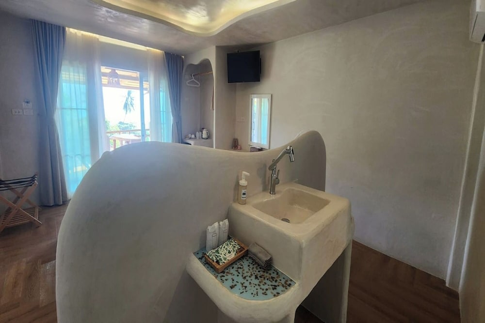 Family Rockside Villa with Plunge Pool and Seaview photo 3