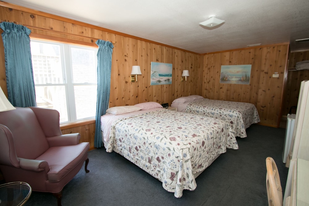 Standard Room, 2 Queen Beds, Non Smoking photo 3