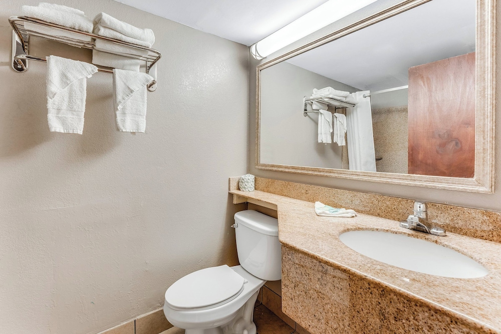 Standard Room, 2 Double Beds, Smoking - Photo 3