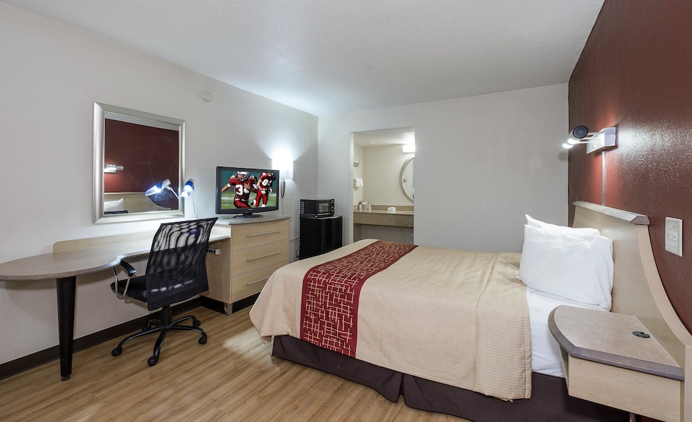 Standard Room, 1 Queen Bed, Smoking photo 1