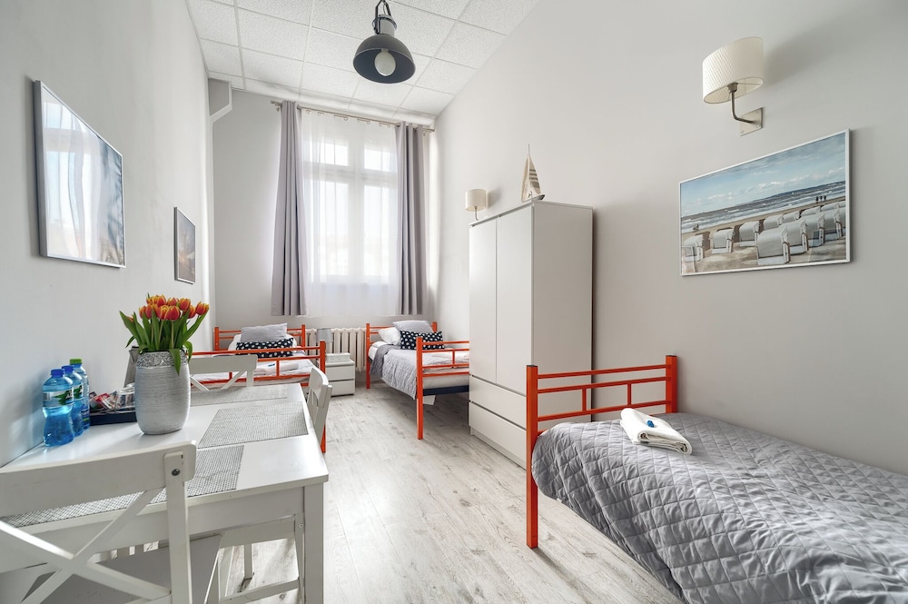 Standard Triple Room, 3 Twin Beds, Shared Bathroom photo 1