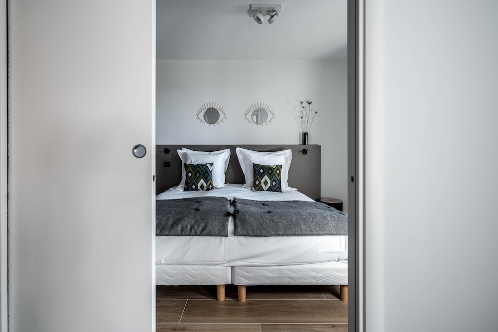 Classic Apartment, Balcony - Photo 15