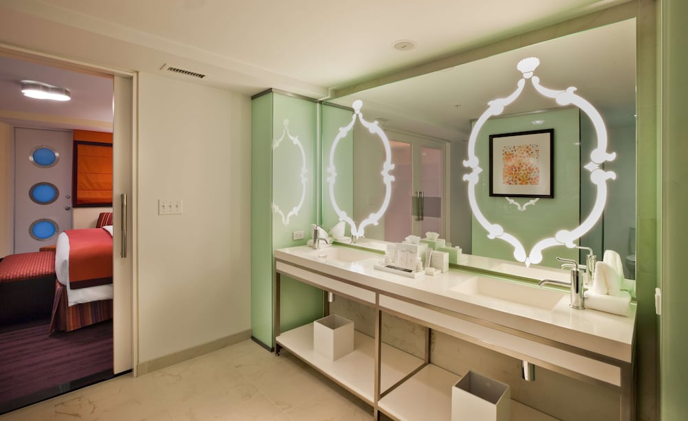 Suite, 1 King Bed (Lapidus) - Photo 5