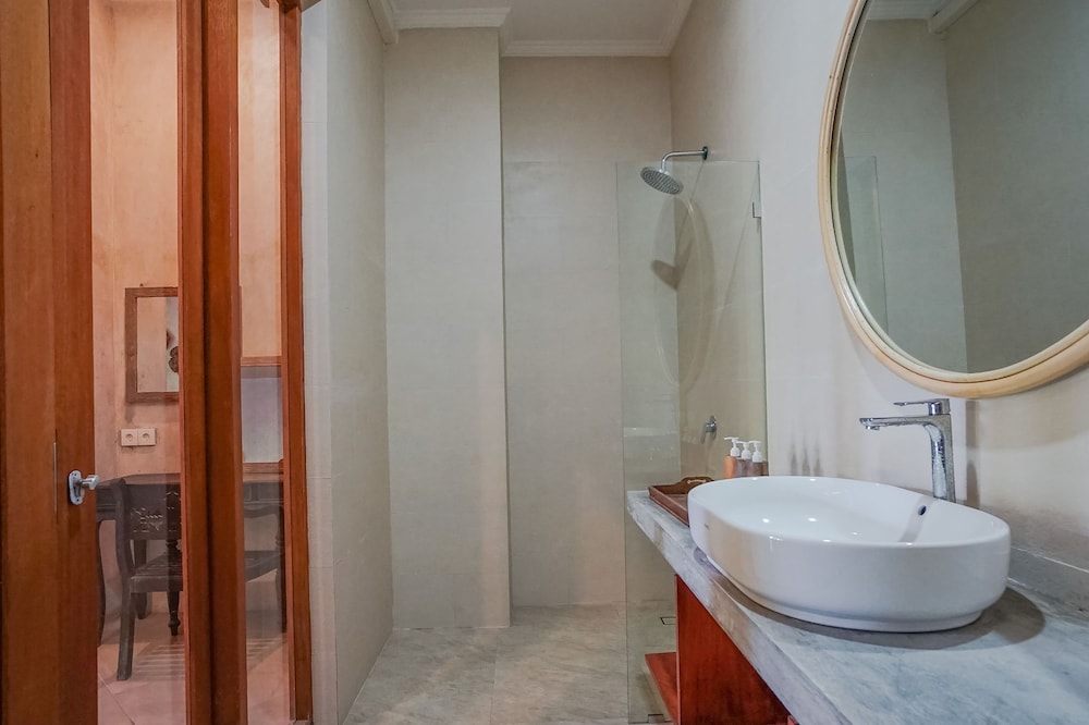 Deluxe Room, Garden View - Photo 10