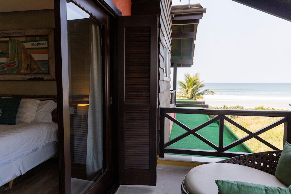 Deluxe Suite, 1 King Bed, Air conditioning, Partial Sea View photo 2