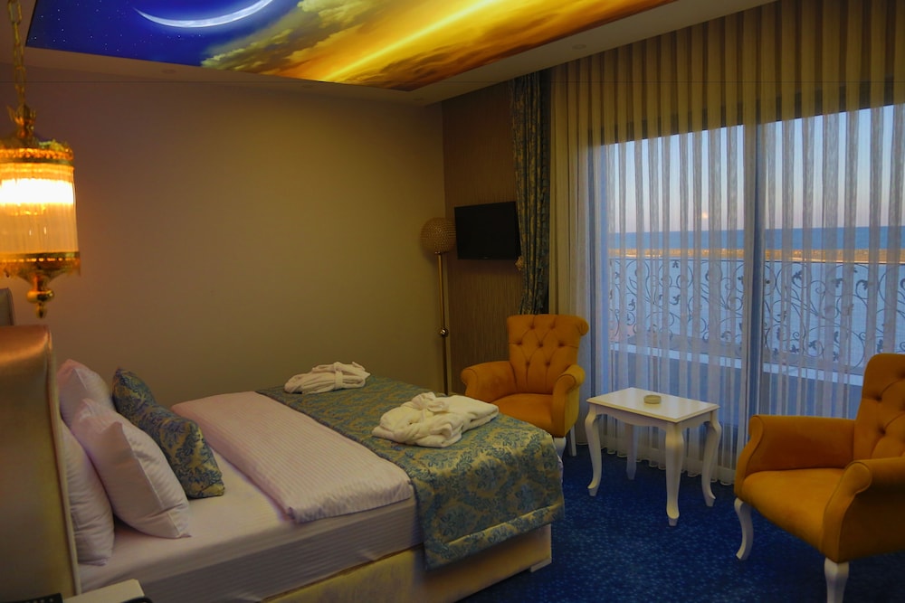 Deluxe Room, Sea View photo 2