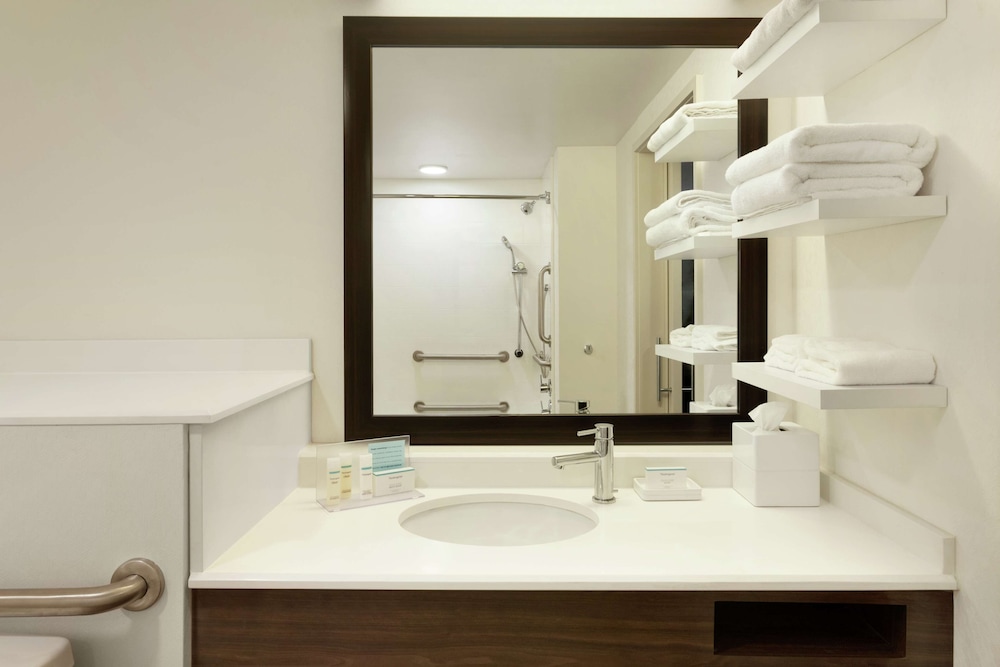 Suite, 1 King Bed, Non Smoking, Kitchen - Photo 7