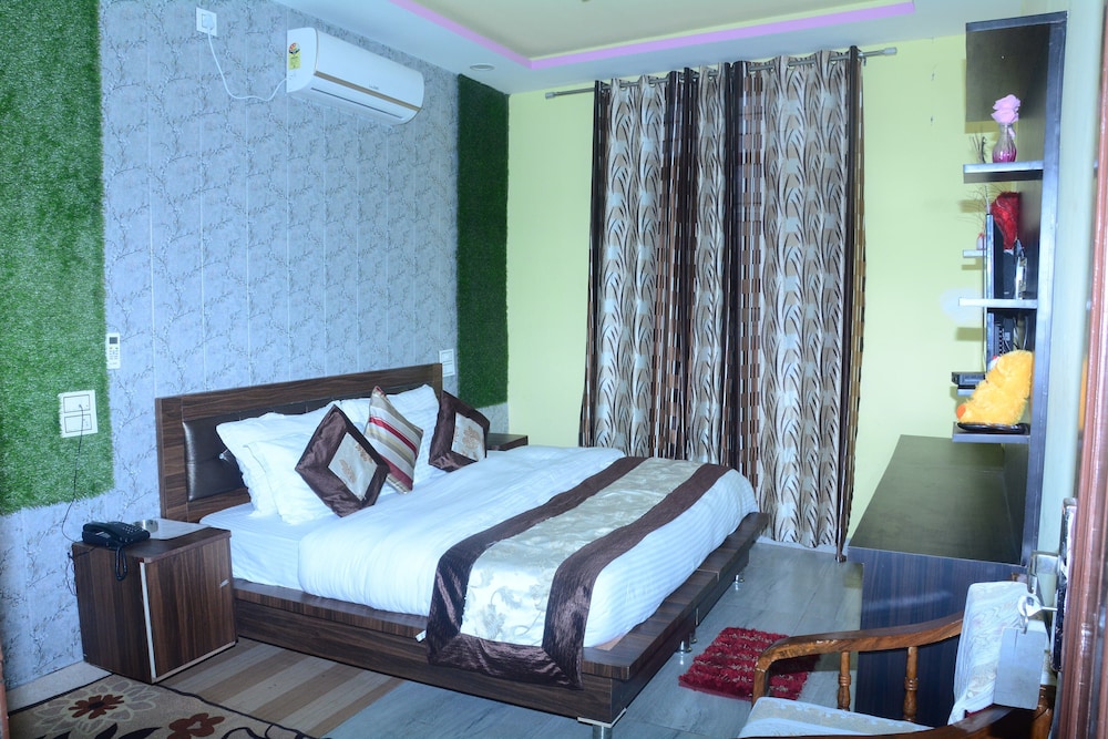 Deluxe Double Room, 1 Double Bed, Non Smoking photo 2