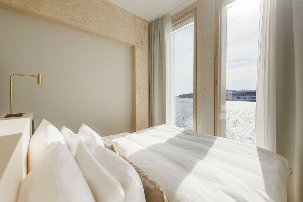 Room, 1 King Bed, Sea View (Solo Supreme) - Photo 1