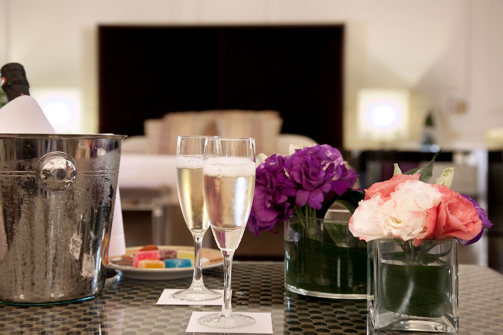 Suite, 1 King Bed, Corner