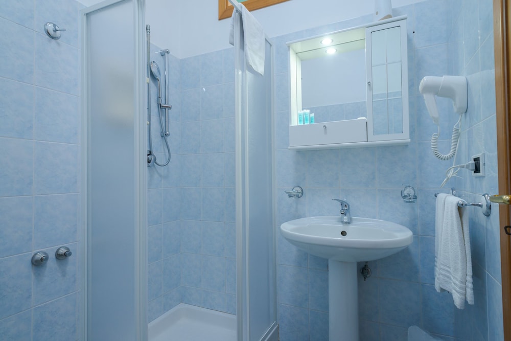 Double Room, Ensuite, Sea View - Photo 19