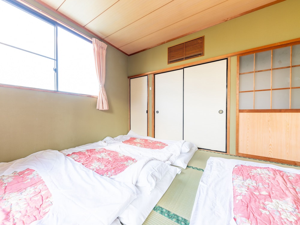 Japanese Room with Shared Washroom - Quadruple, Smoking - Photo 7