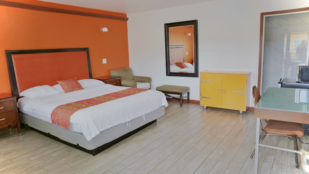 remodeled 1 king bed non-smoking photo 1