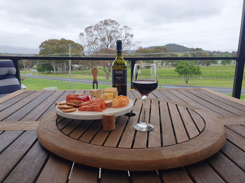 Luxury House, 3 Bedrooms, Balcony, Vineyard View photo 1