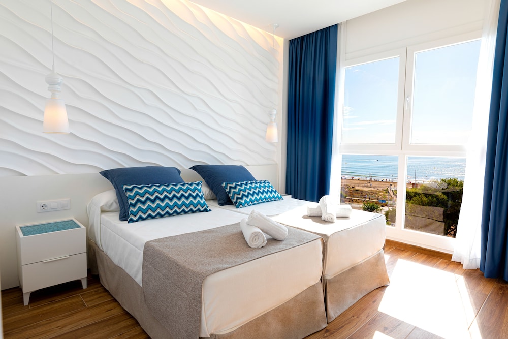 Family Apartment, 2 Bedrooms, Sea View (Front) - Photo 3