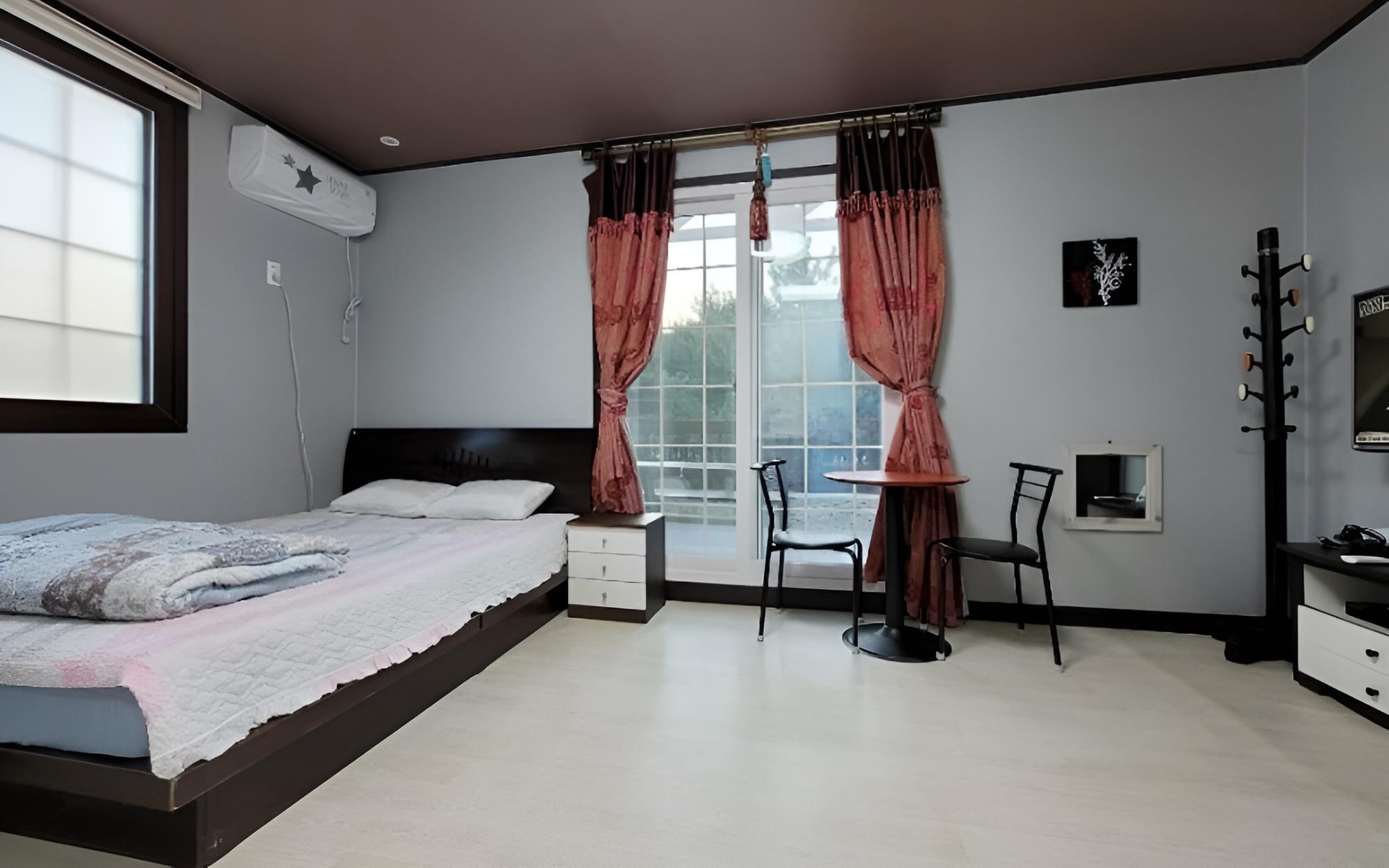 Room (Building A Room 203 (Bed Room) Pet Al) photo 3