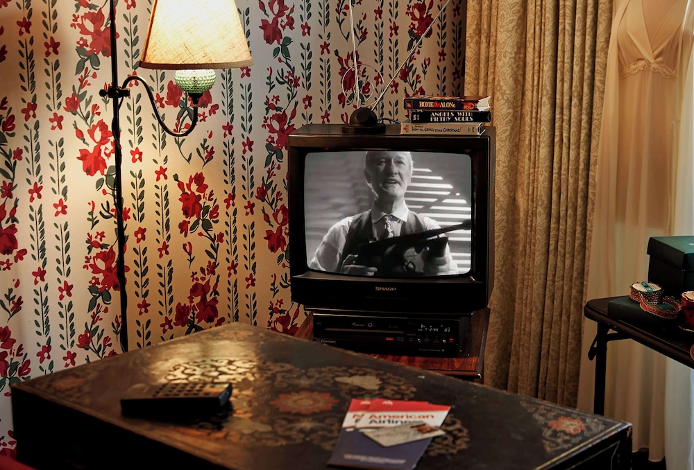 Room, 1 Queen Bed (Home Alone Room) - Photo 5