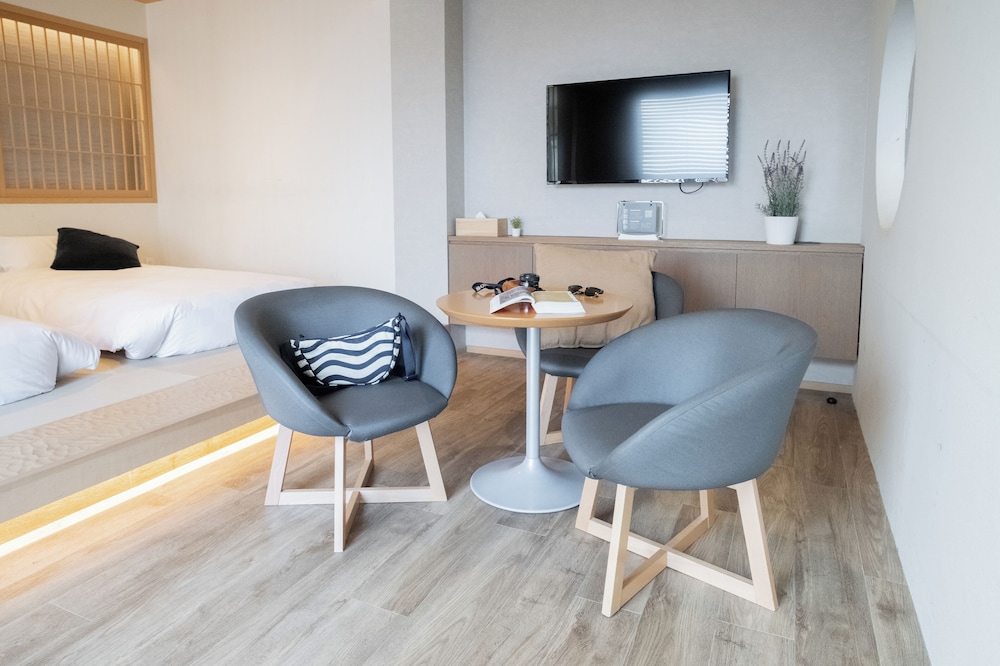 Signature Family Suite (Non-smoking) - Photo 4
