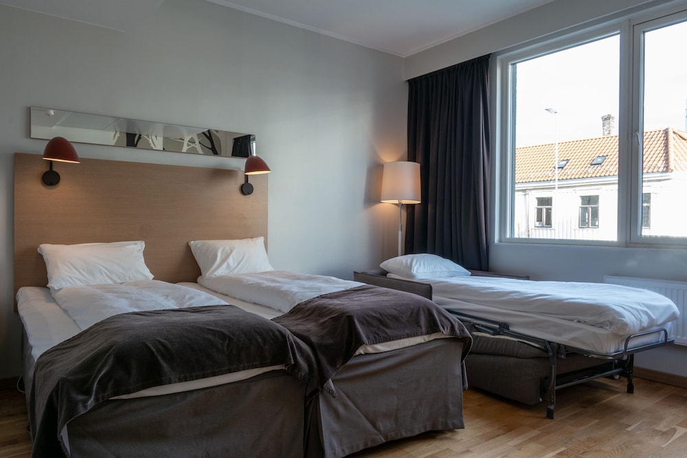Standard Double Room, 1 Queen Bed, Non Smoking - Photo 5