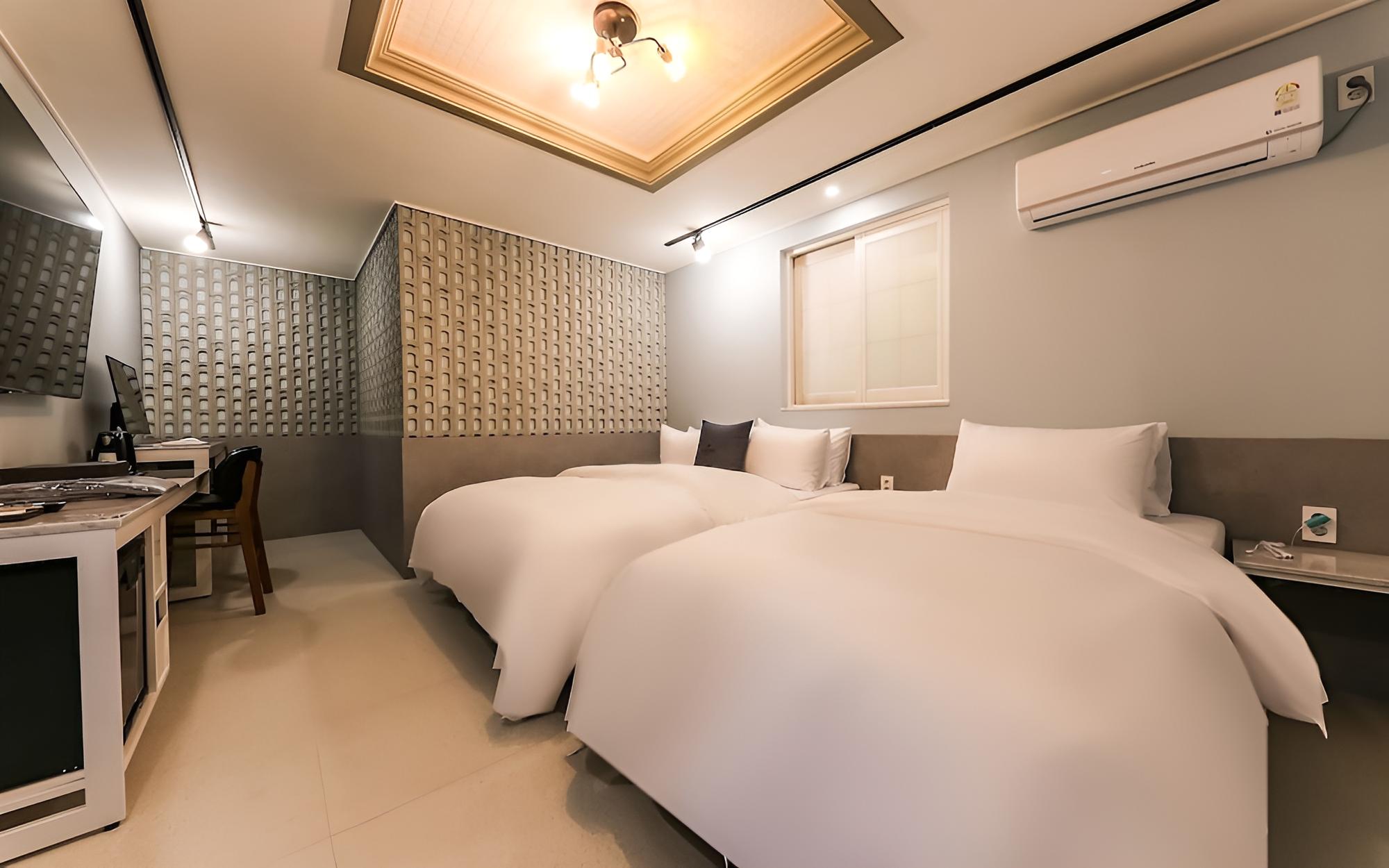 Room (Twin Room (1PC Netflix available Doub) - Photo 1