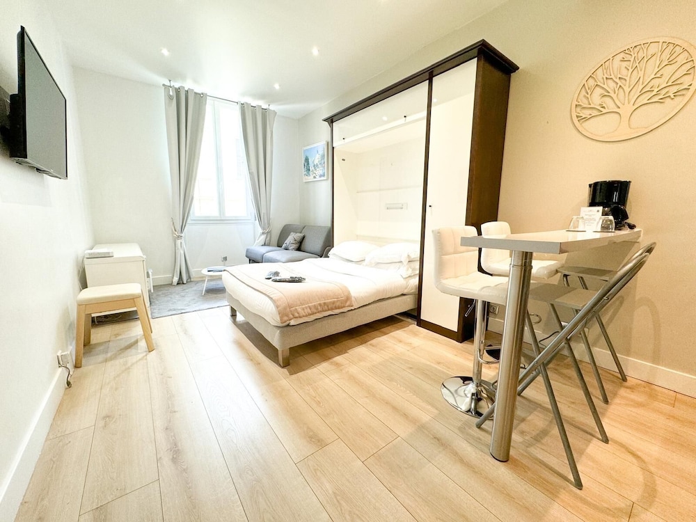 Studio La Fontaine (emplacement à 100 m de l'hôtel) photo 2