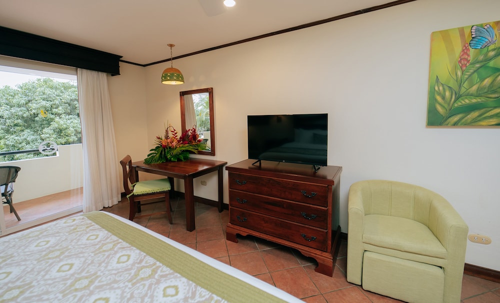 Superior Room, 2 Queen Beds (Tropical) - Photo 7
