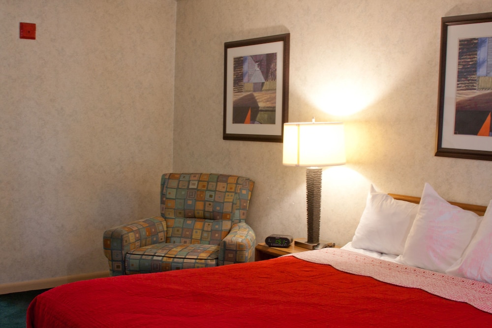 Family Room - Not Wheelchair Accessible - Photo 8