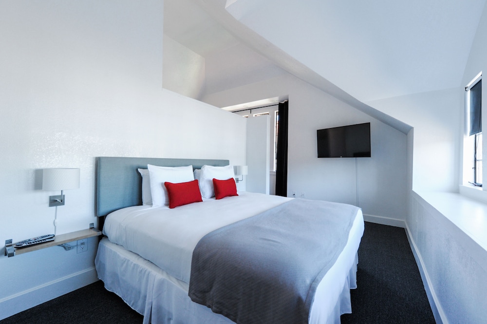 Premium Room, 1 King Bed with Sofa bed photo 2