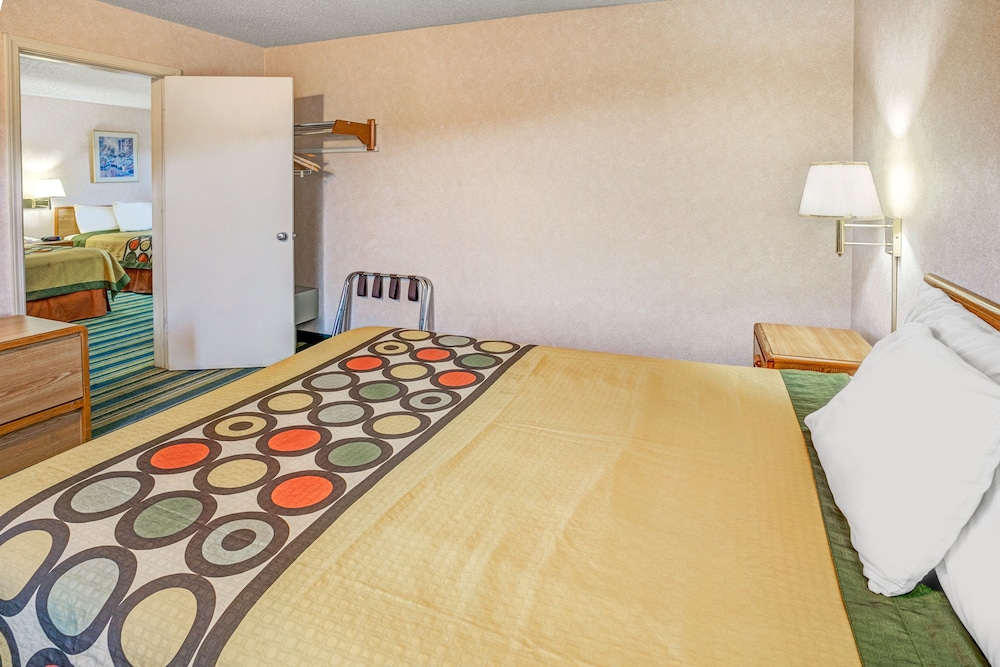 Room, 2 Queen Beds, Accessible, Non Smoking - Photo 4