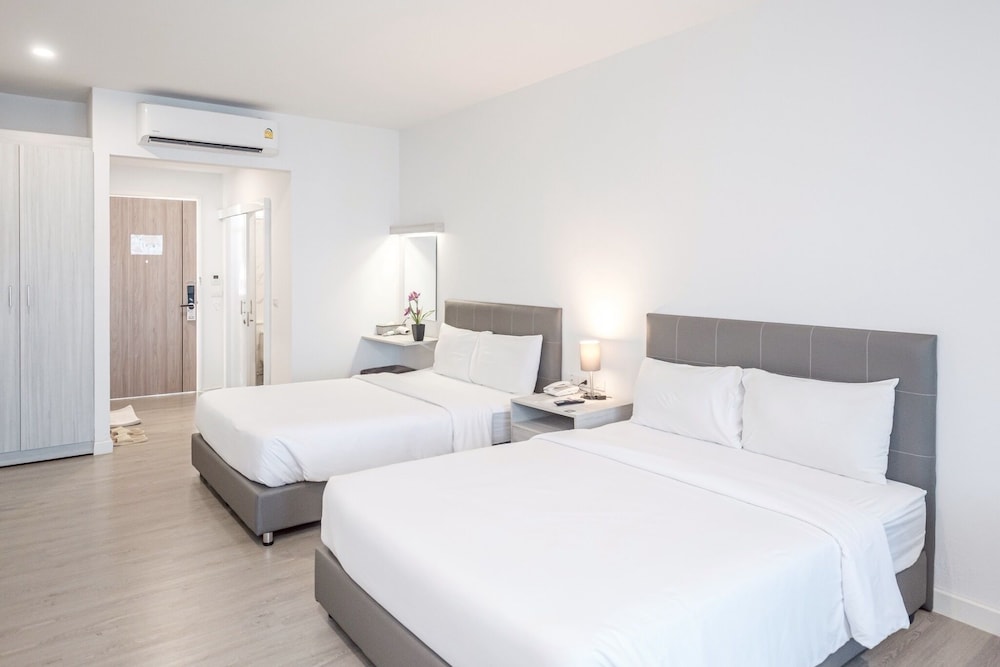 Premium Twin Room, 2 Queen Beds, Non Smoking, Air conditioning