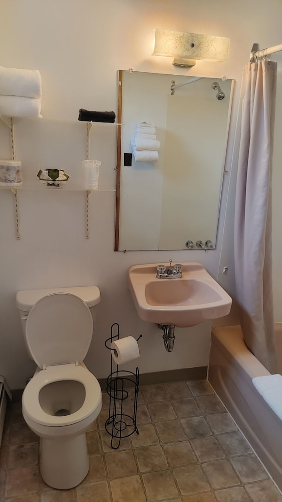 Standard Room, 2 Double Beds, Non Smoking, Partial Ocean View photo 3