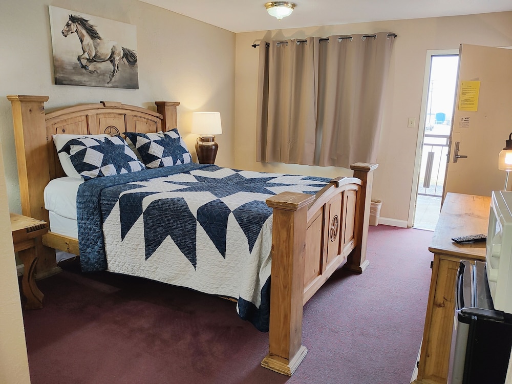 Premium Room, 1 Queen Bed photo 3