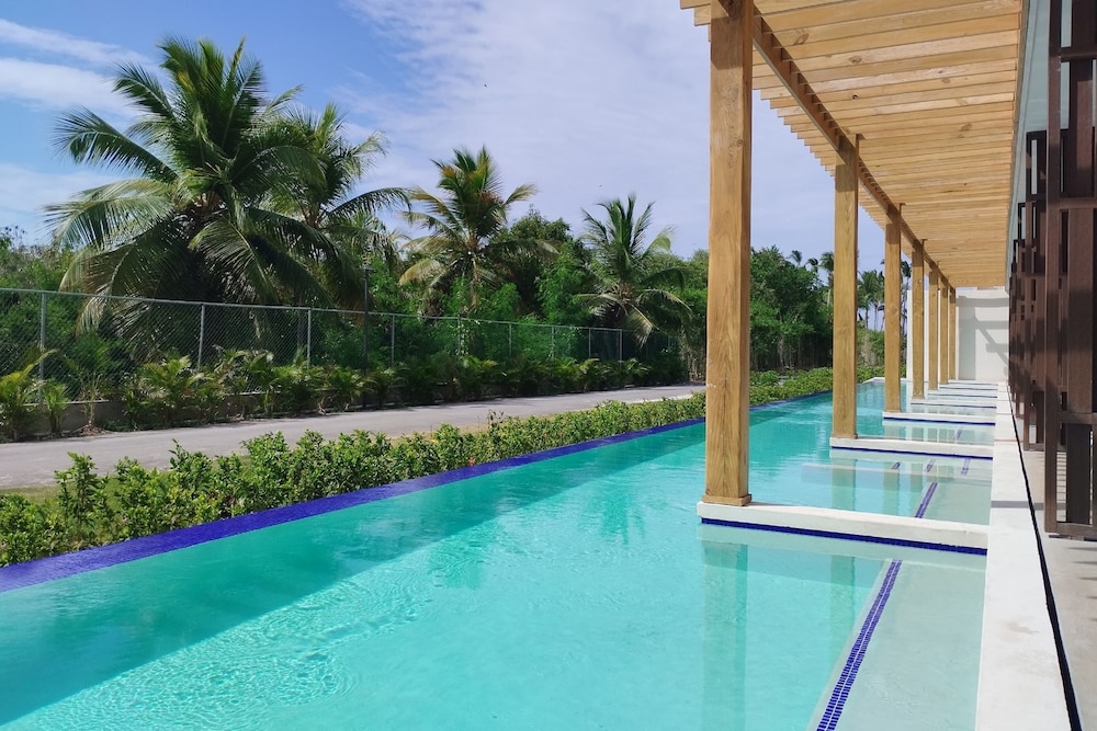 Junior Double Room, Pool Access, Garden View