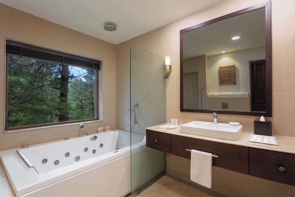 Suite, Multiple Beds (4 Bedroom Cottage) photo 2