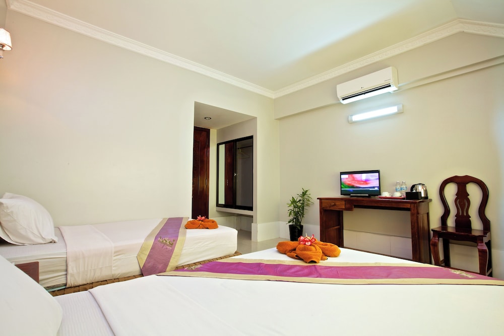 Classic Twin Room, City View