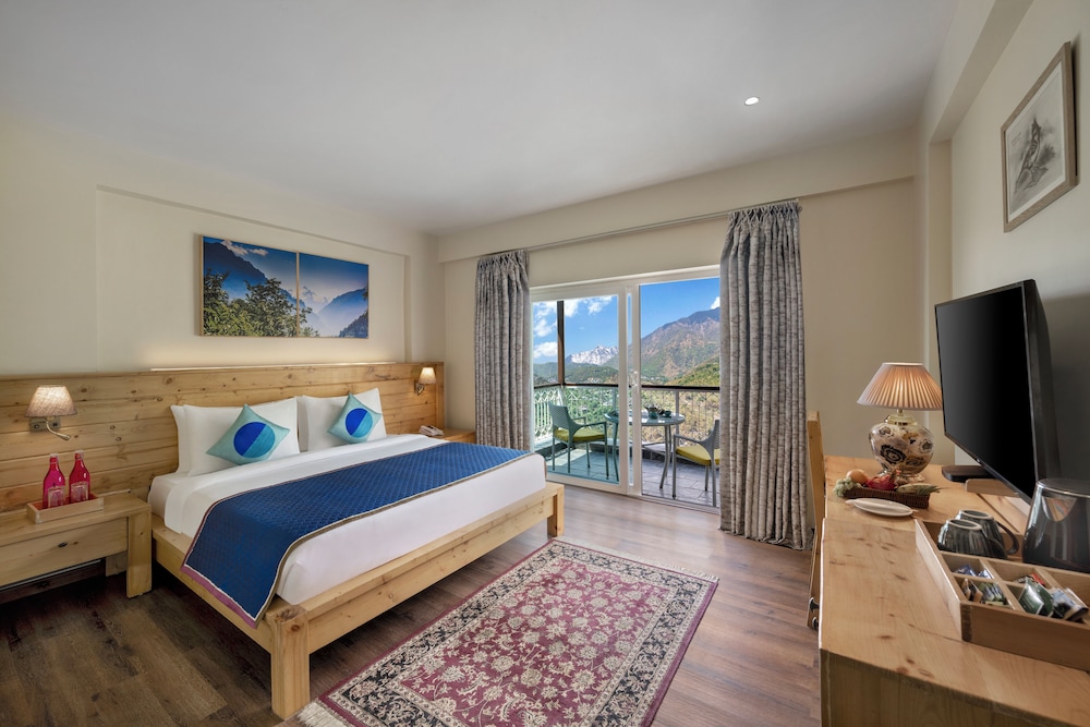 Executive Club Suite with Private Balcony - Photo 1