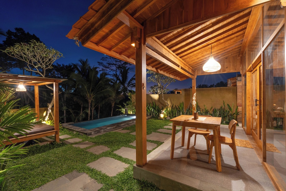 Deluxe Double Room, Pool View photo 2